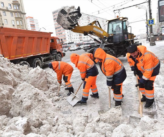 Уборка снега в Евпатории и  Республике Крым